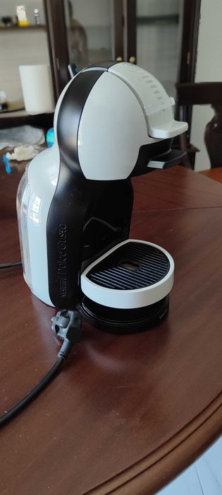 Cafeteira Dolce gusto ( Nescafé)