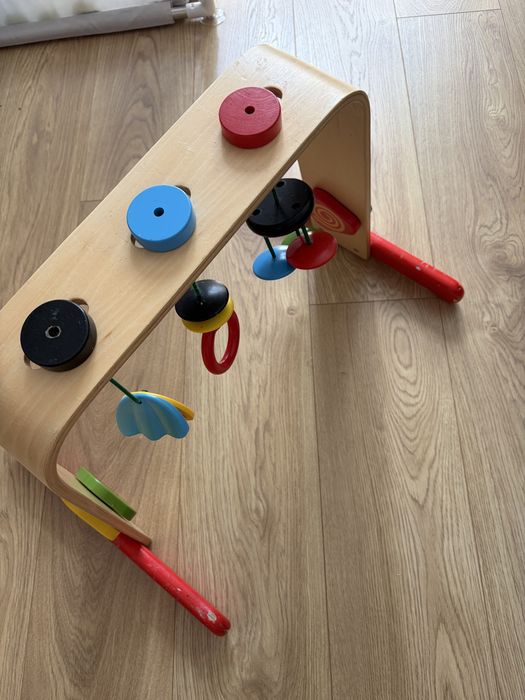 Baby gym IKEA drewniany stojak z zabawkami dla dzieci