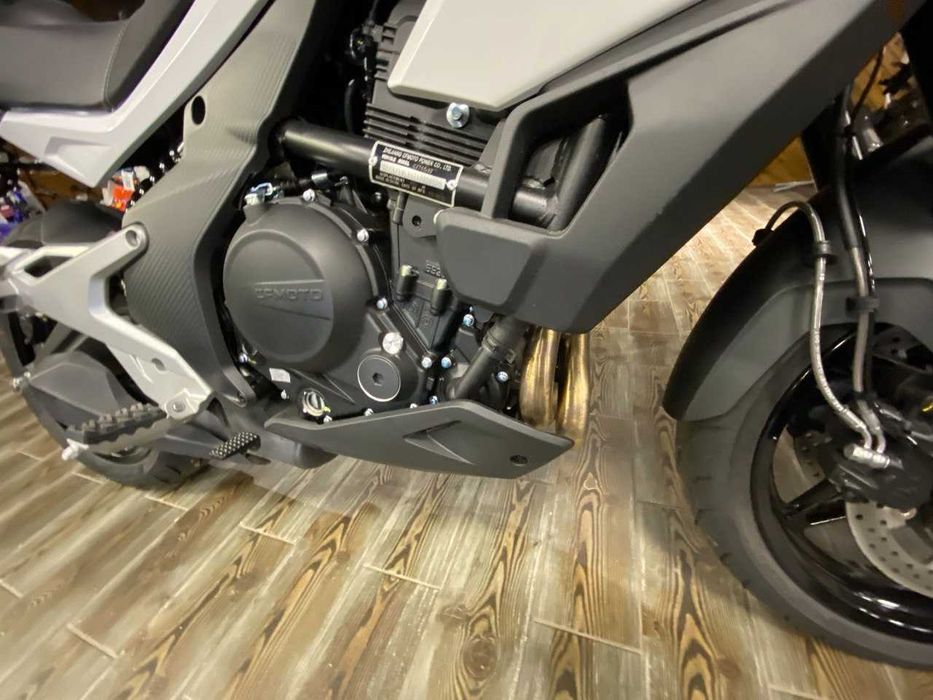 Мотоцикл CFMOTO 700MT