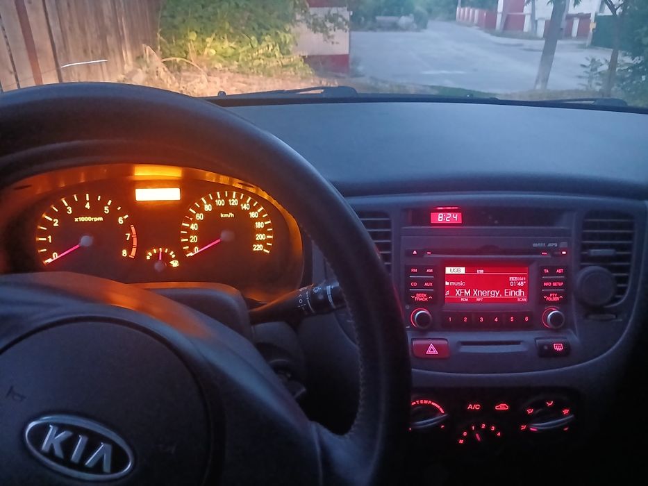 Продаж авто Kia Rio 2010