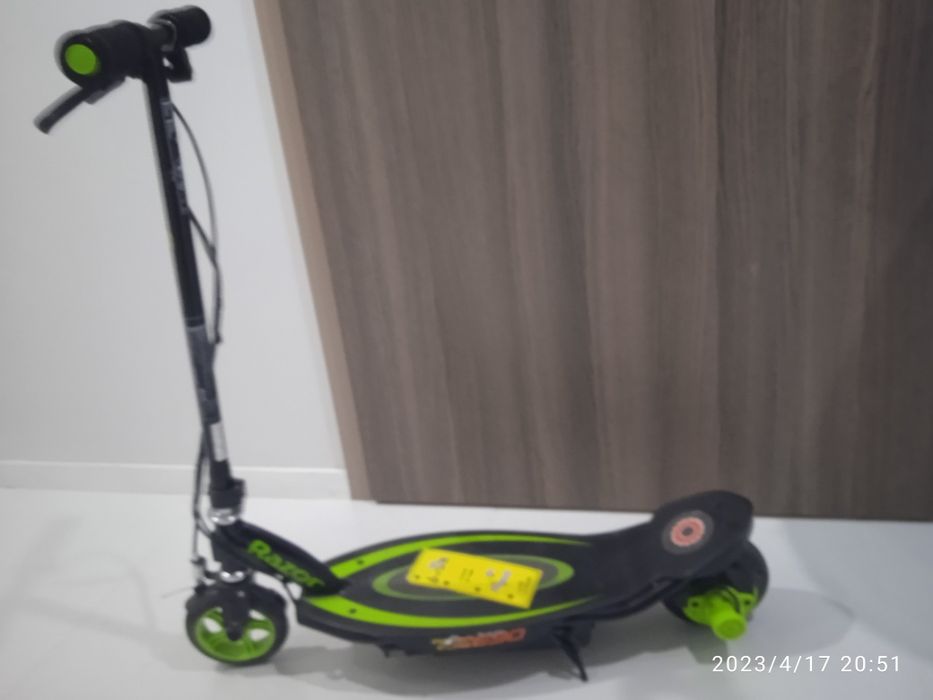 Hulajnoga elektryczna Razor E90