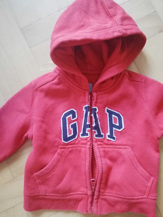 Bluza czerwona gap 8-12 m-cy