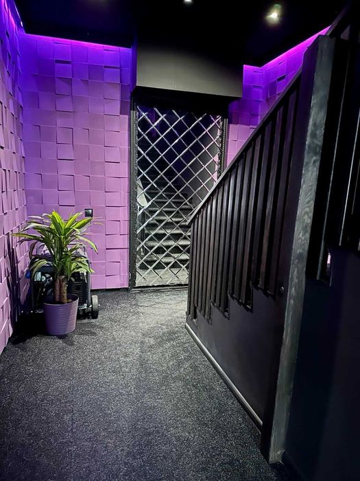 Сдам помещение под магазин, торговый зал, 320 кв.м., метро Олимпийская