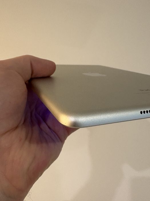 Apple iPad 6 32GB Wi-Fi Silver White Белый Серебро