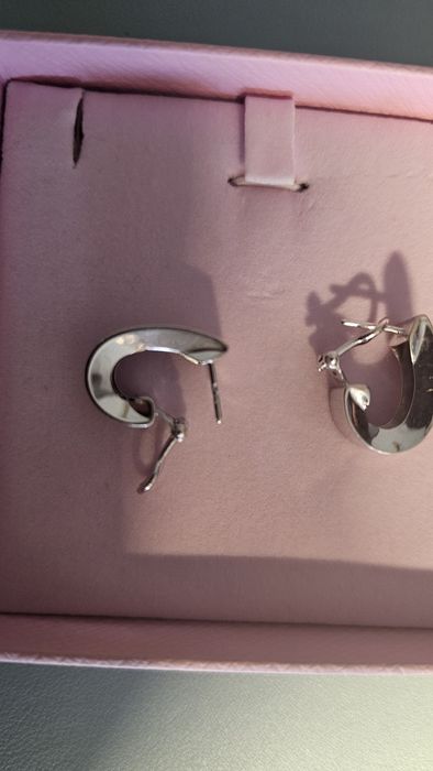 Brincos de mola em ouro branco