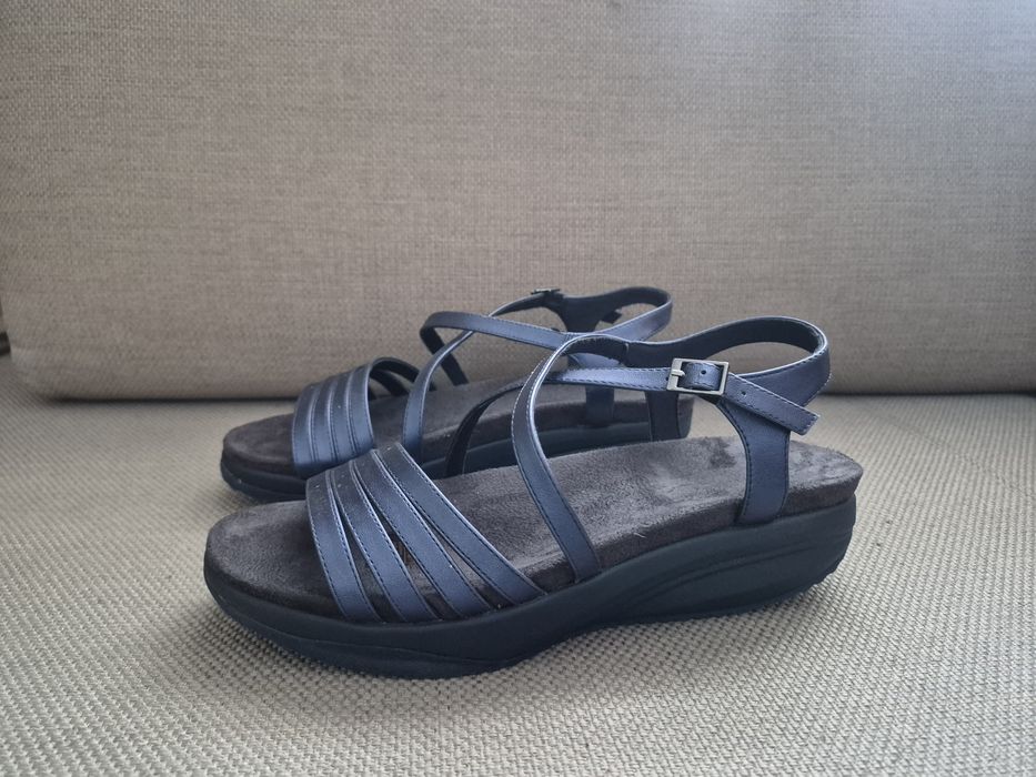 Продам босоніжки