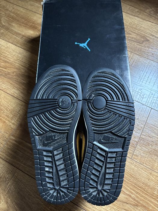 Кросовки Nike Air Jordan 1 mid