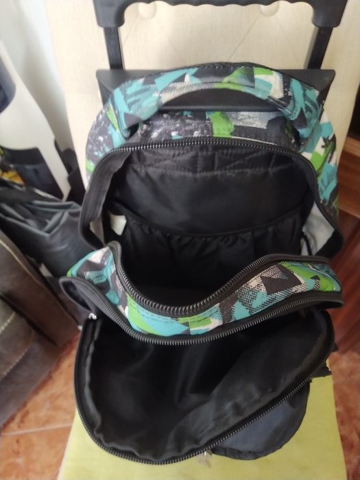 Mochila escolar para criança escola casa quarto apartamento vivenda.