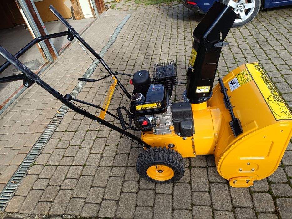 Odśnieżarka mocna snowclaw 6.5KM z łatwością poradzi sobie z dużym śni