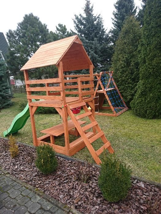plac zabaw wspinaczka stolik domek slizg