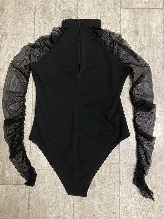 Черный боди с сеточкой и сборкой на рукавах (гольф/водолазка)
