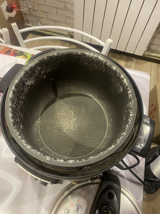 Мультиварка б/у в рабочем состоянии