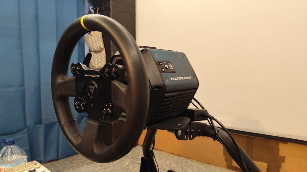 Thrustmaster t818 com volante e pedais