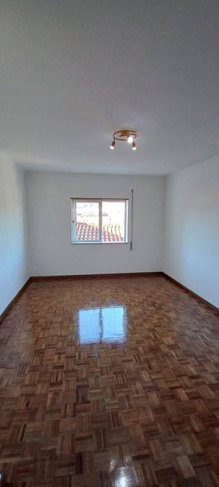 Arrendar T3 em Porto de Mós centro da vila (apartamento)