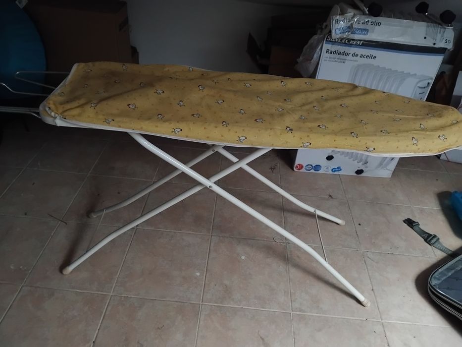 Tábua de engomar/ passar a ferro