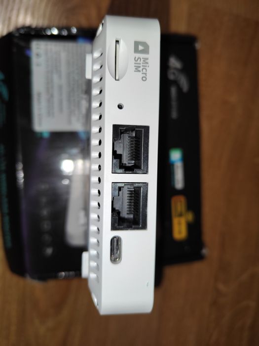 Ruter, modem GSM LTE  Wi-Fi 6 LAN