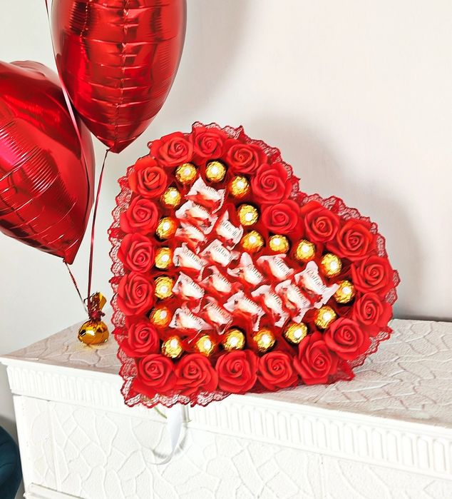 Букет з цукерок цукерками подарунок на день закоханих 8 березня