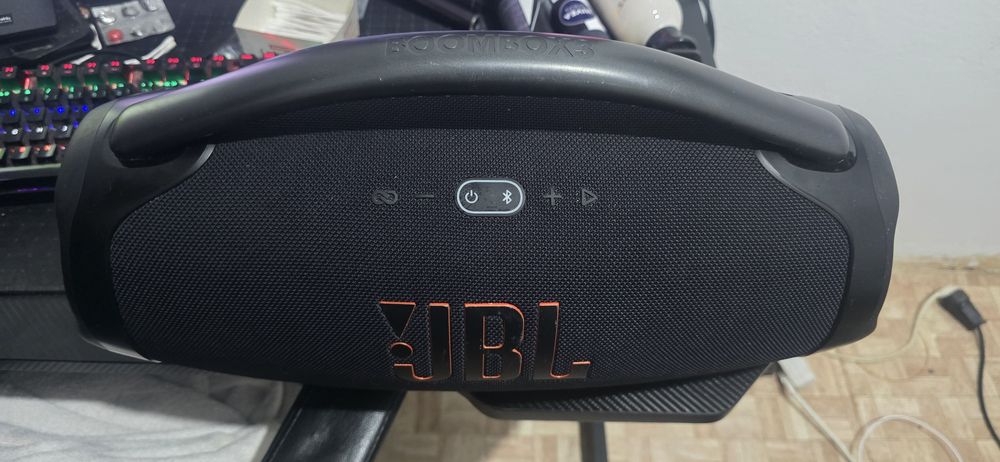 Jbl bombox 3 (pouco usada)