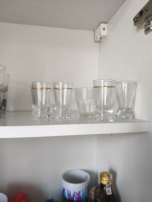 Sprzedam żelazko  i szklanki