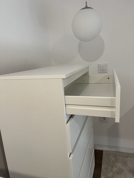 Cómoda com 5 gavetas