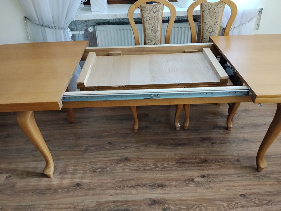 Stylowy stół do salonu