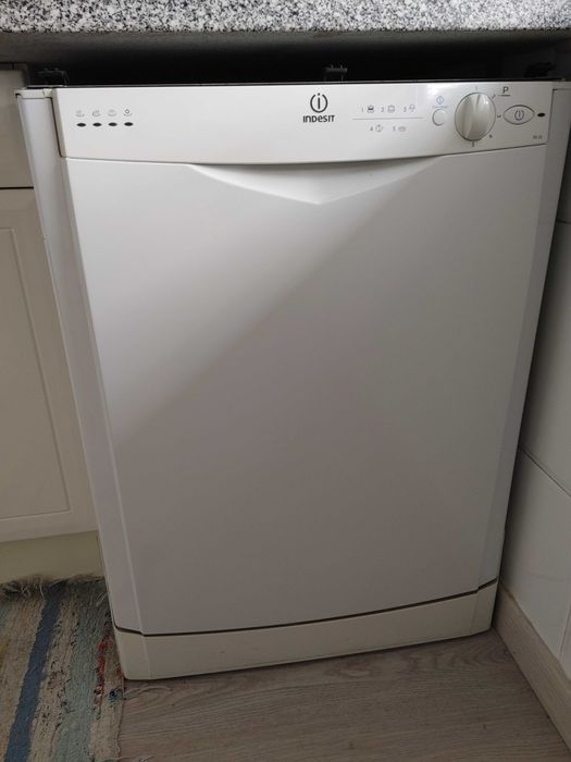 Máquina de lavar loiça Indesit