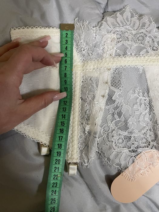 Бюстгалтер та пояс для панчох