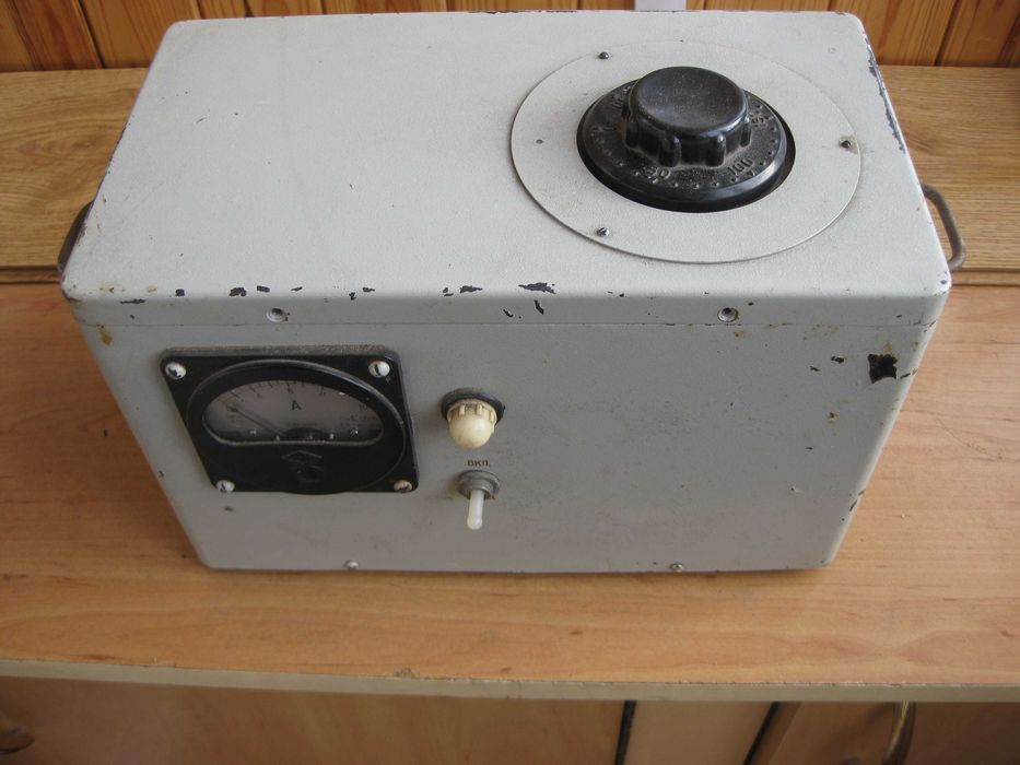 Блок питания с регулятором напряжения