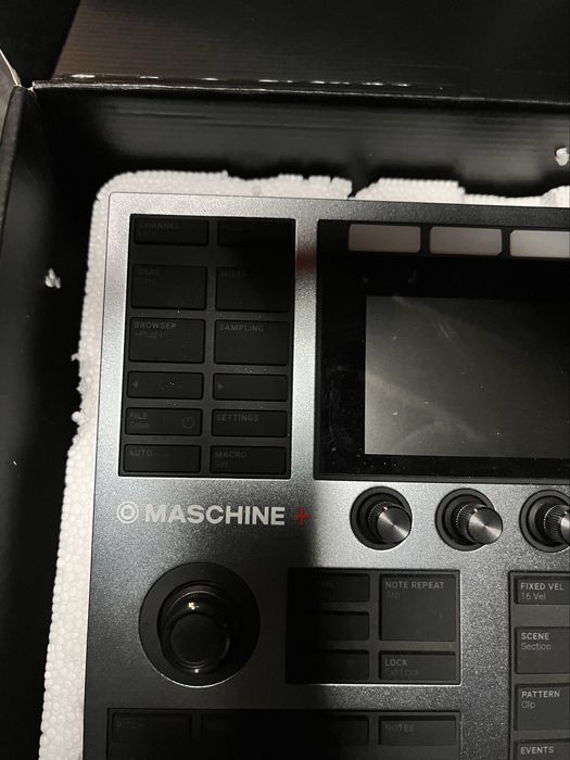 Native Instruments Maschine +