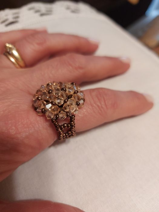 Anel de Missangas efectuado manualmente, Castanho e Transparente.