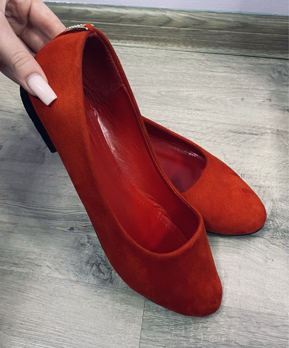Продам неймовірні червоні балетки в 40 розмірі