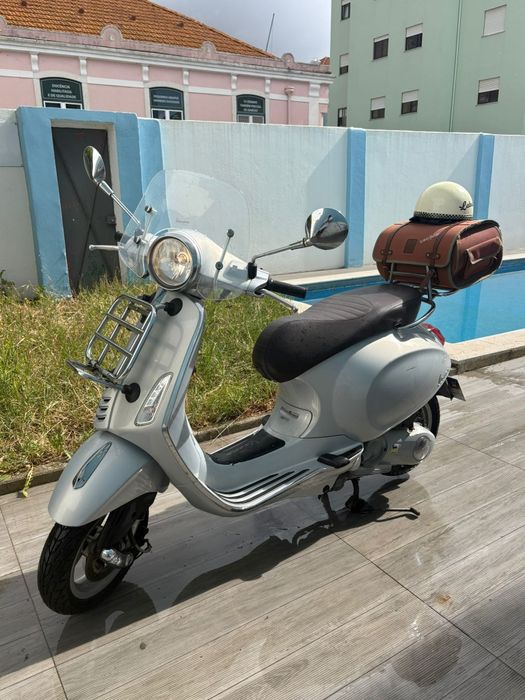 Vespa 125 Edição 70 anos