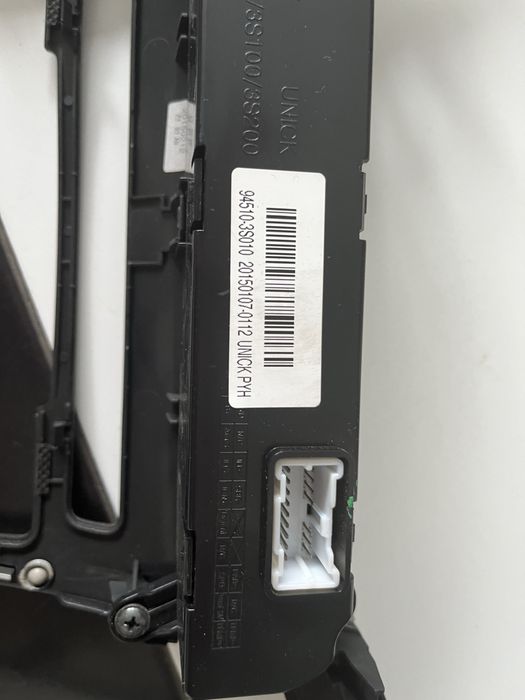 Штатна магнитола з рамкою на Hyundai Sonata yf