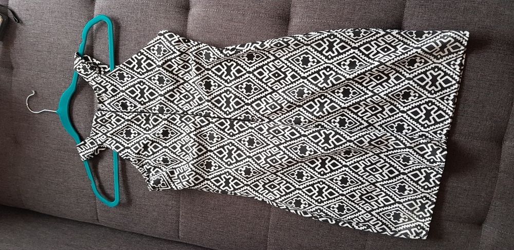 Sukienka mini czarno biala azteckie wzory