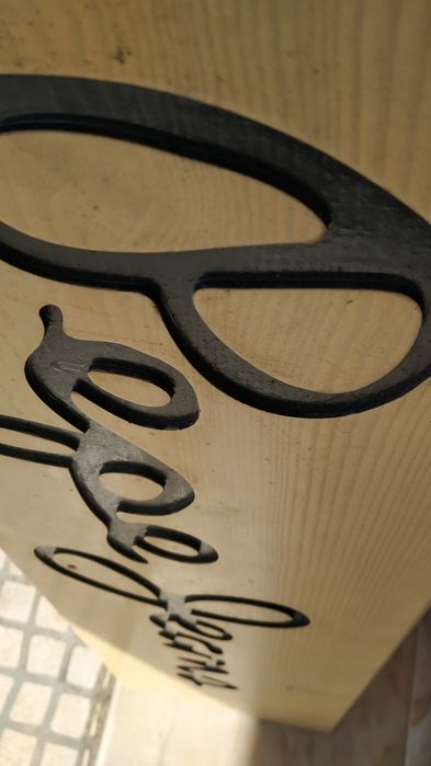 Placa publicitária em madeira com letras recortadas  1,10×30cm