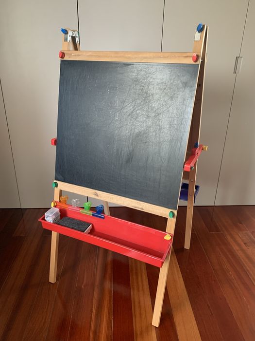 Cavalete de desenho | oferta canetas + apagadores