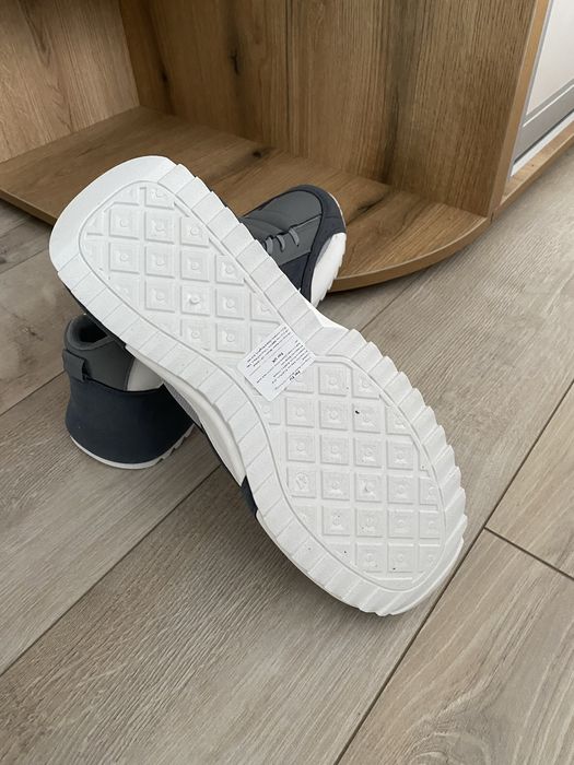 Кросівки 44 розмір