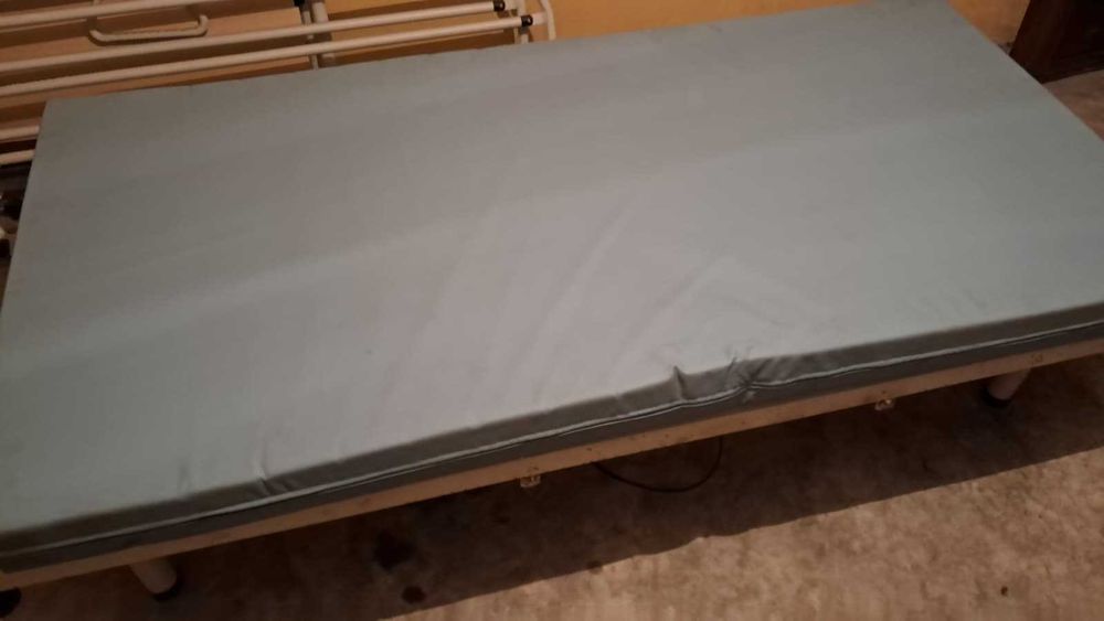 Cama Geriátrica/Hospitalar Articulada Elétrica + Colchão + Acessórios