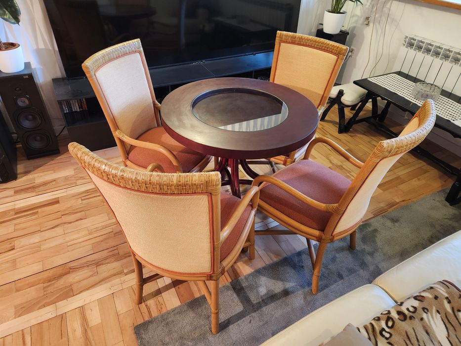 Sprzedam 4 krzesła oraz stół