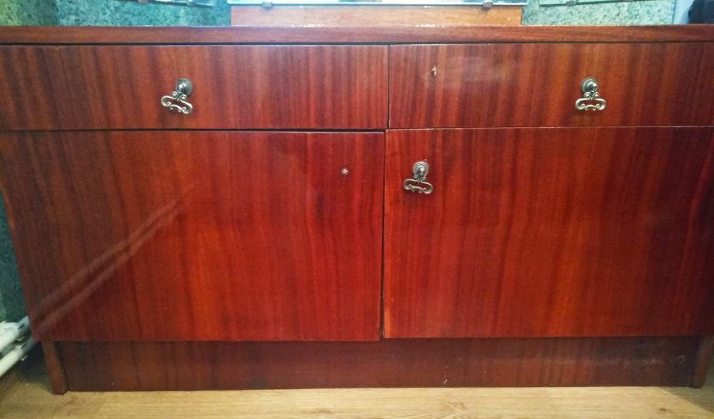 Шафа-дзеркало (трюмо)