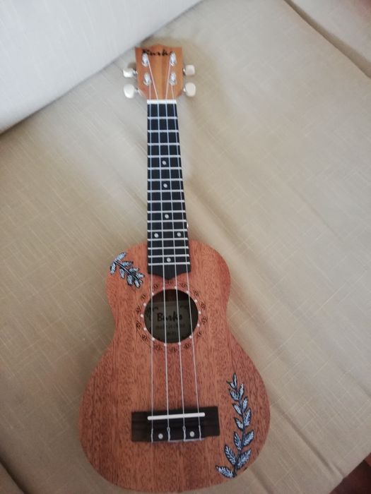 Ukuleles sopranos personalizados