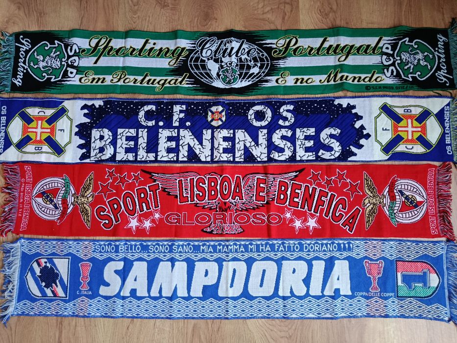 Vários cachecóis de futebol