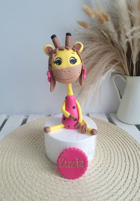 Figurka z masy cukrowej na tort