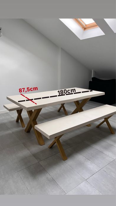 Mesa de Jantar com Bancos