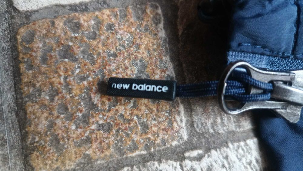 Кросівки New Balance розміром 42 (нові) та куртка New Balance розміром М