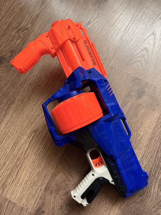 Бластер пістолет автомат Nerf. Nerf Elite Surgefire
