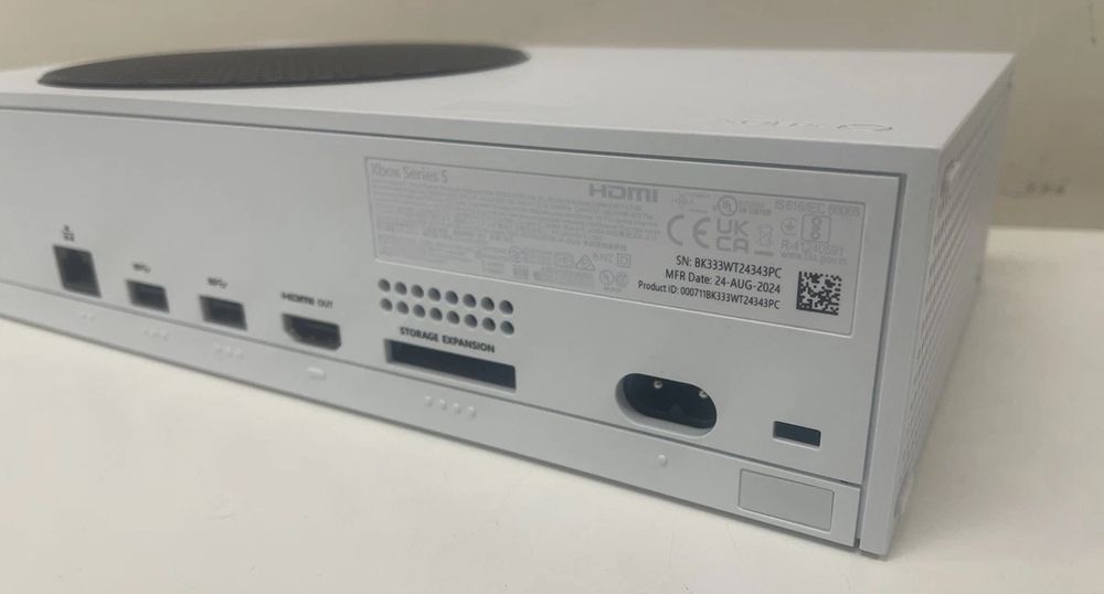 Xbox Séries S em óptimo estado. Pouco uso