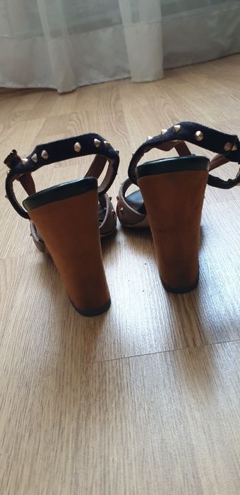 Продам босоніжки 38 розміру