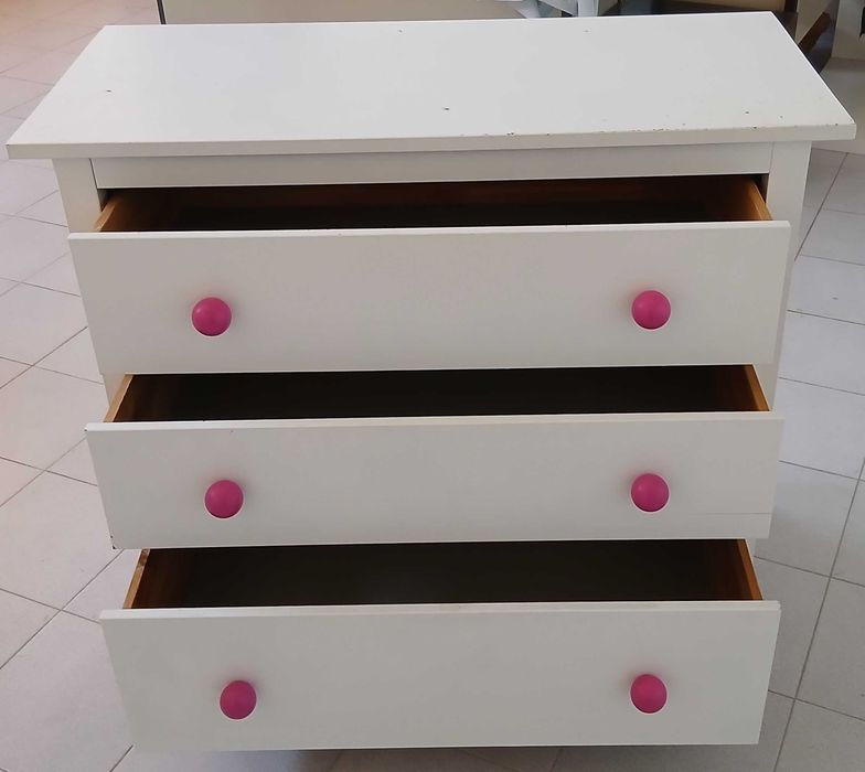 Vendo Cómoda Hemnes com 3 gavetas