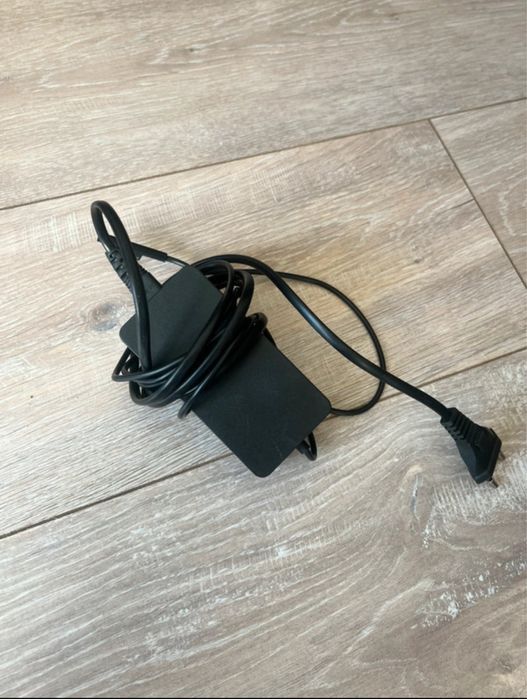 Laptop / Tablet - Microsoft Surface Pro 6 • i7 • 16 GB RAM • 1 TB SSD